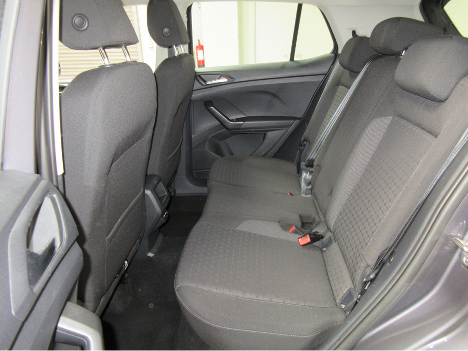 2022 Volkswagen T-Cross - image 13
