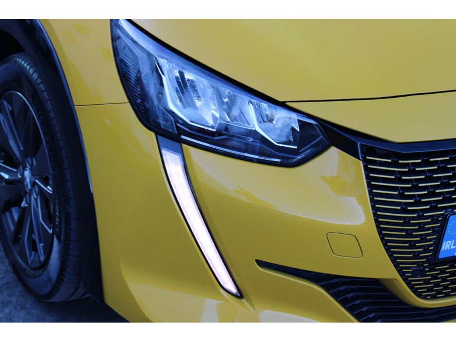 2022 Peugeot 208 - image 9