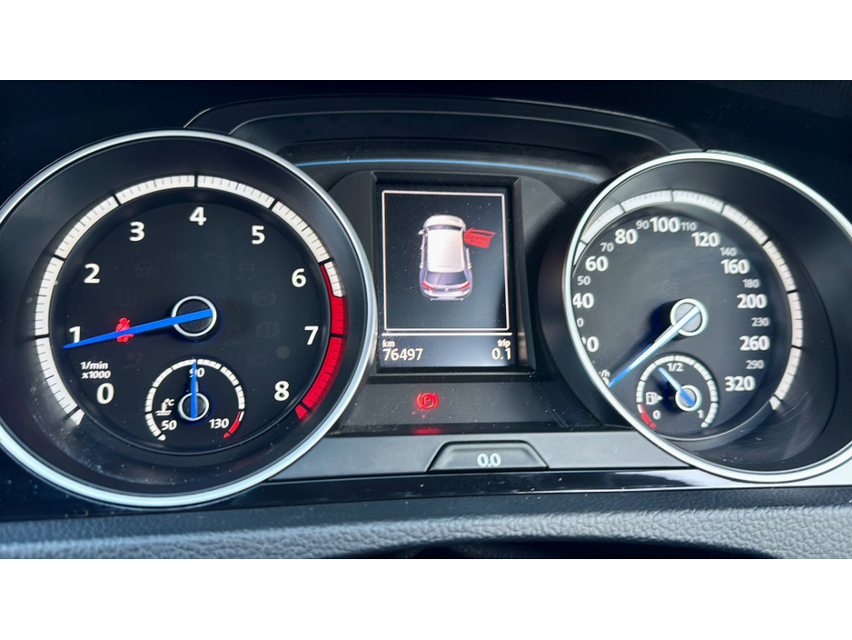 2014 Volkswagen Golf - image 34