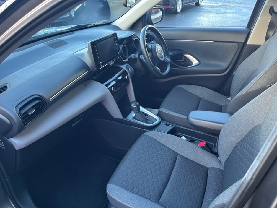 2022 Toyota Yaris Cross - image 6