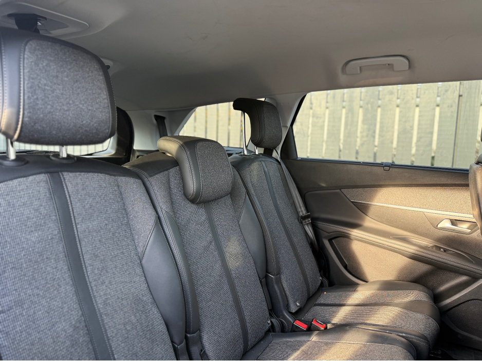 2019 Peugeot 5008 - image 6