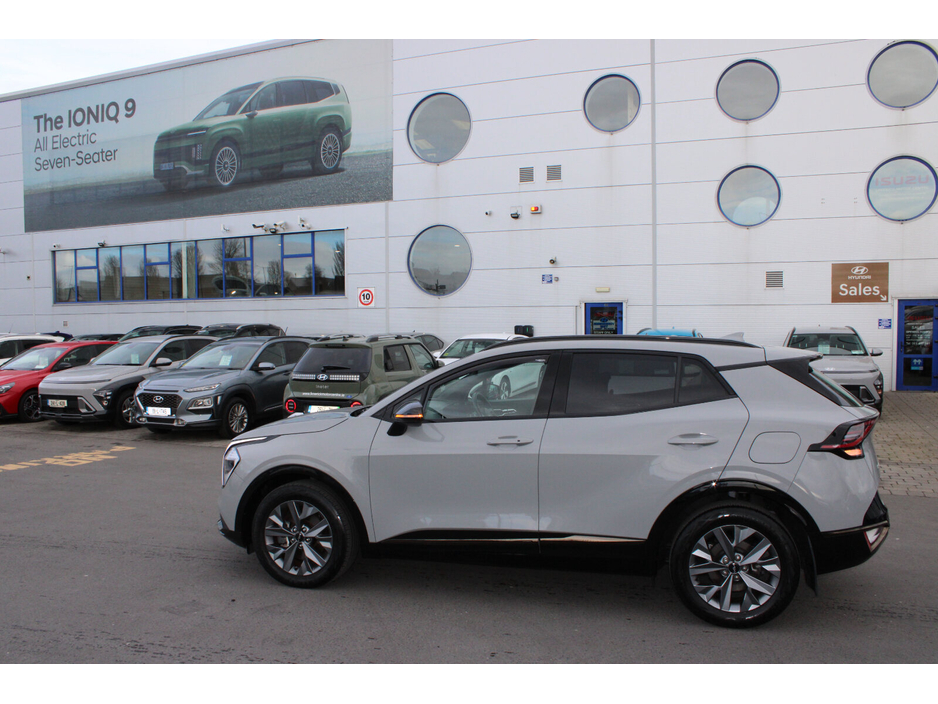 2024 Kia Sportage - image 2