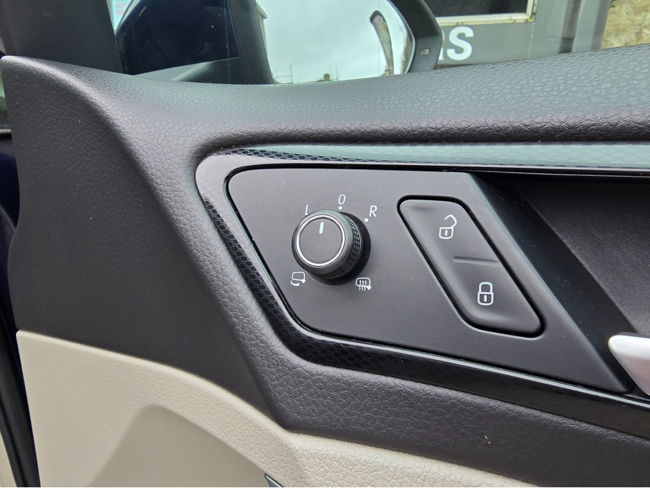 2016 Volkswagen Golf - image 17