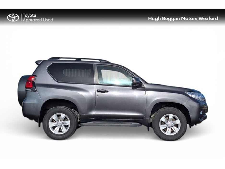 2023 Toyota Landcruiser - image 3