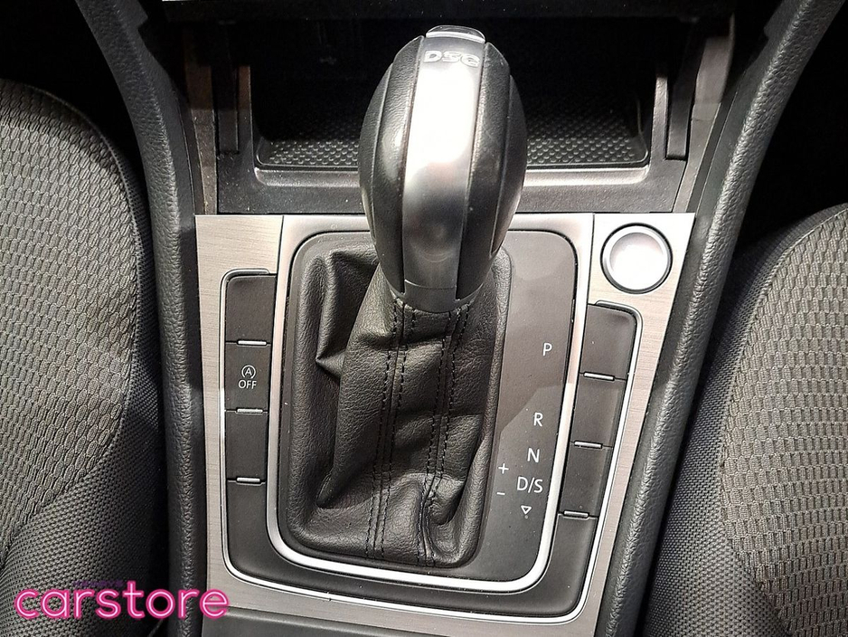 2017 Volkswagen Golf - image 16