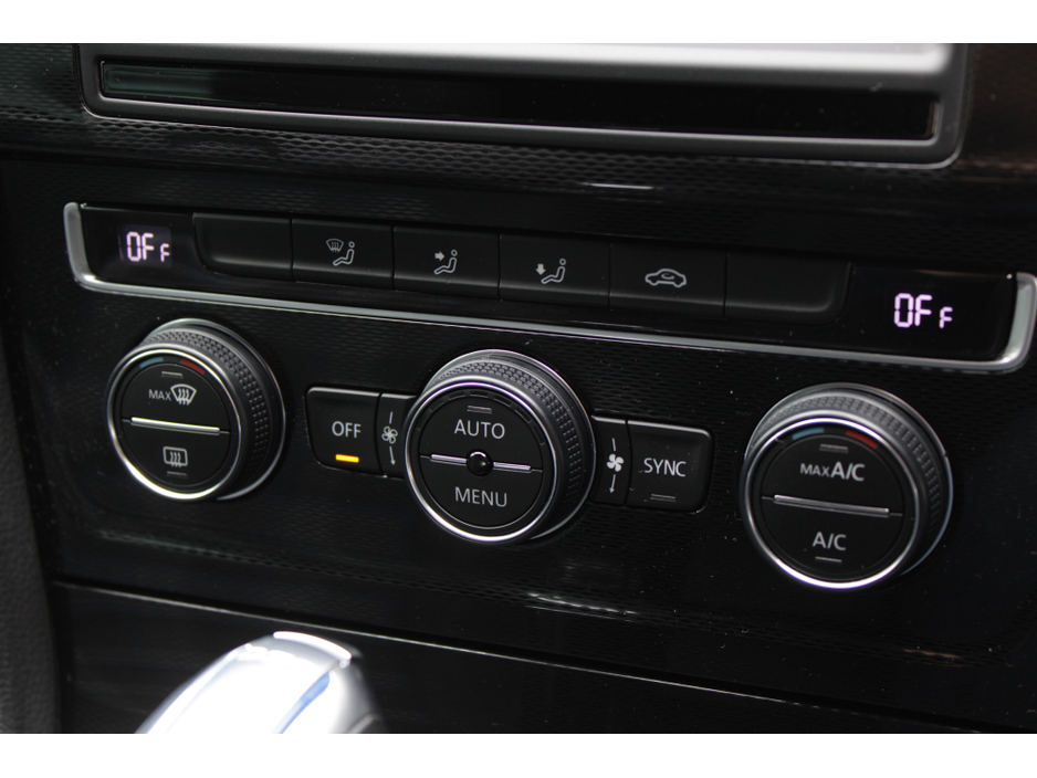 2016 Volkswagen Golf - image 15