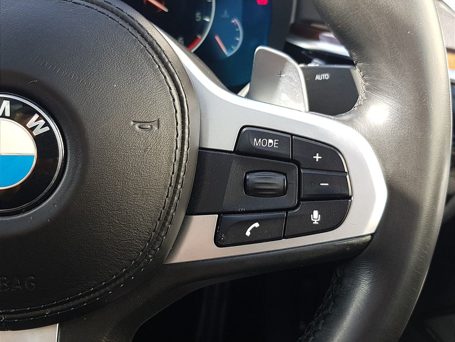 2019 BMW 5 Series - image 16