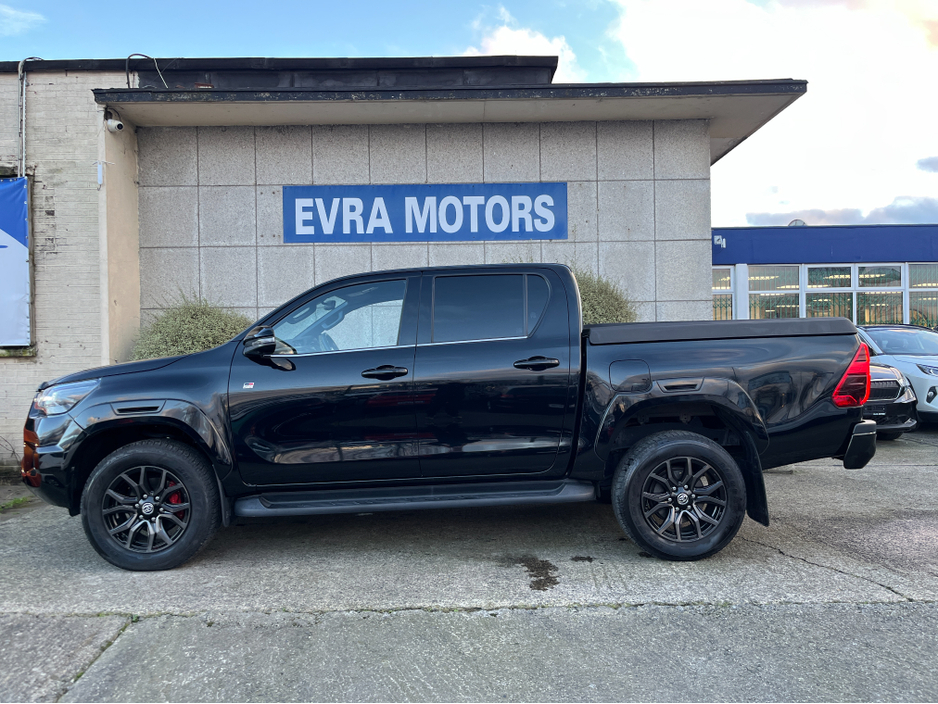2023 Toyota Hilux GR SPORT AUTOMATIC 2.4 DIESEL //LOW MILES//HIGH SPEC//360 PARKING CAMERAS//KEYLESS ENTRY//ADAPTIVE CRUISE CONTROL//
