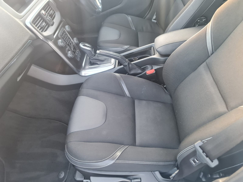 2013 Volvo V40 - image 12