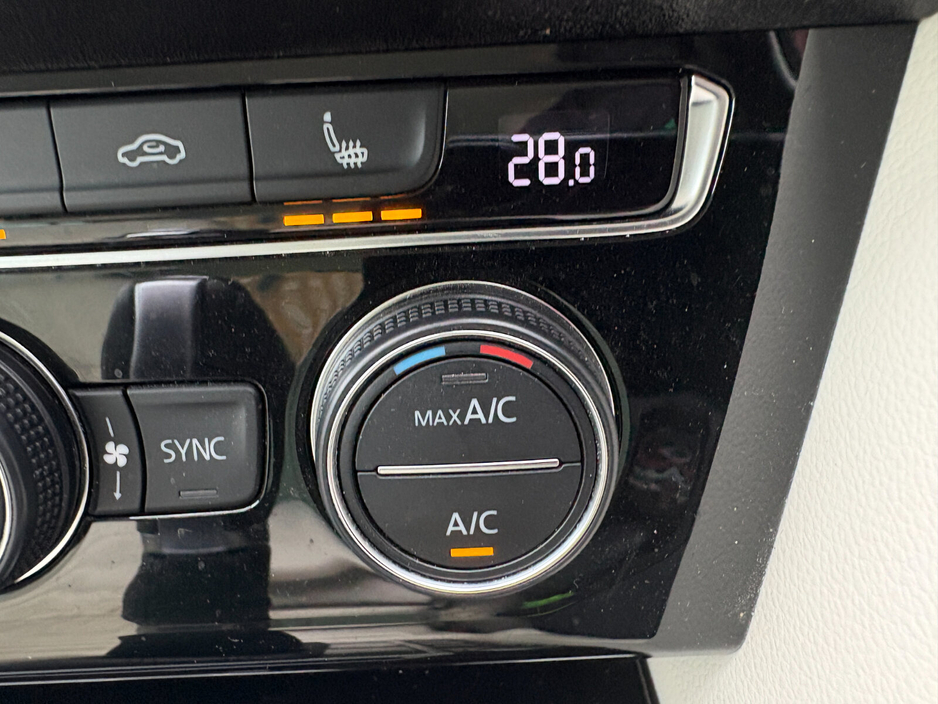 2018 Volkswagen Passat - image 6