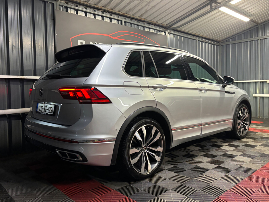 2023 Volkswagen Tiguan - image 3