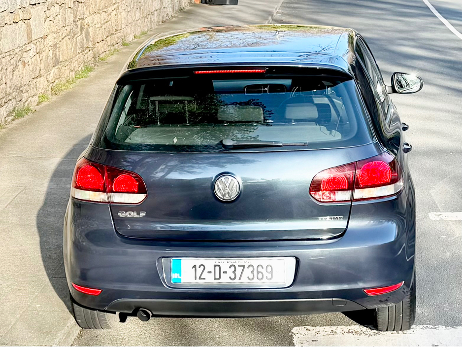 2012 Volkswagen Golf - image 8