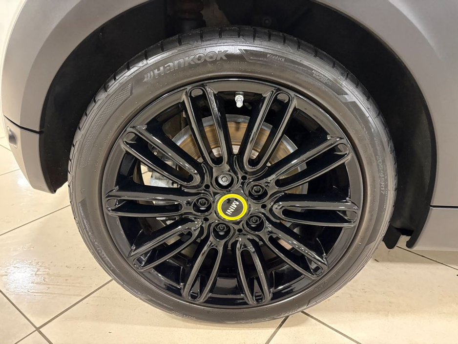 2024 MINI Hatch LEVEL 3 COOPER S=PAN ROOF//LOW MILES//AS NEW=FULL MINI SERVICE HISTORY=TAILORED FINANCE PACKAGES AVAILABLE=TRADE IN’S WELCOME €25,995