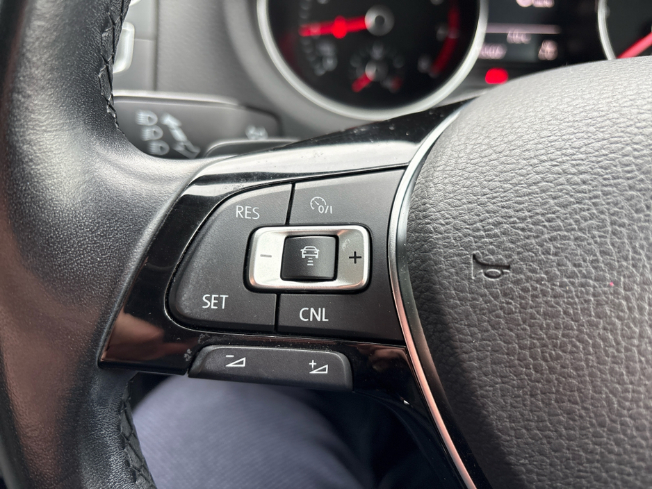 2014 Volkswagen Polo - image 15