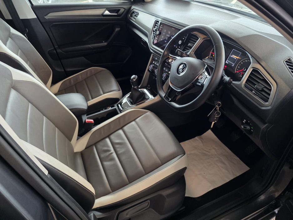 2022 Volkswagen T-Roc - image 9