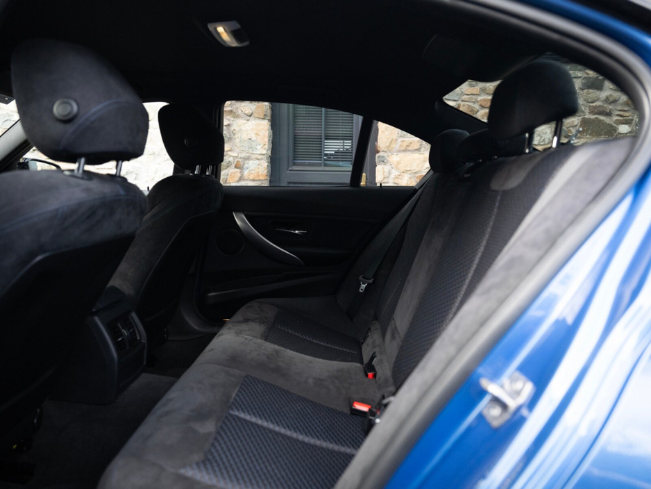 2013 BMW 3 Series - image 27