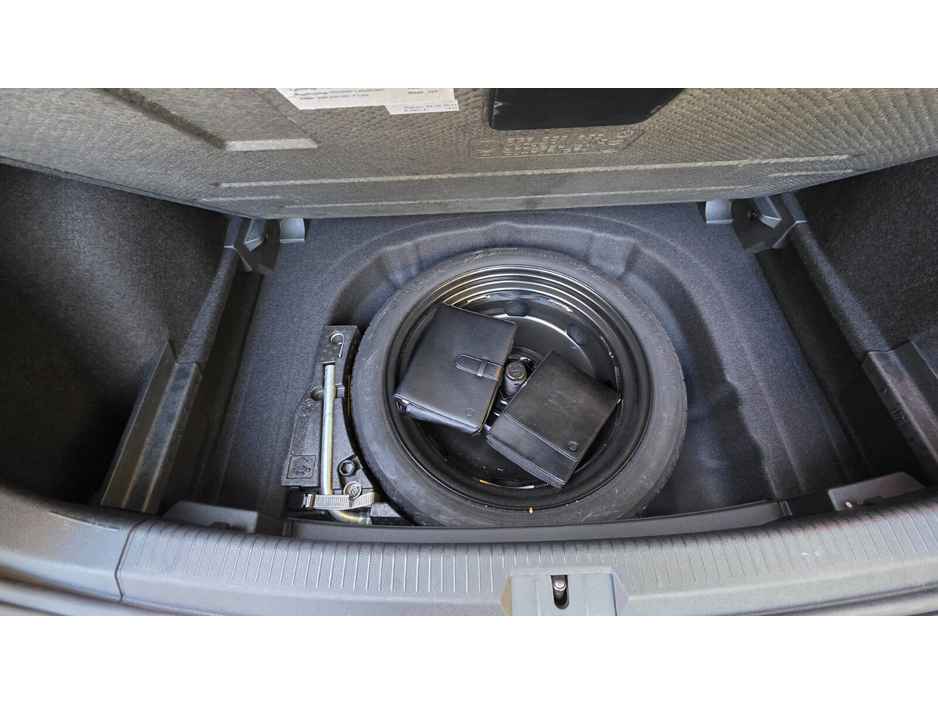 2014 Volkswagen Golf - image 29