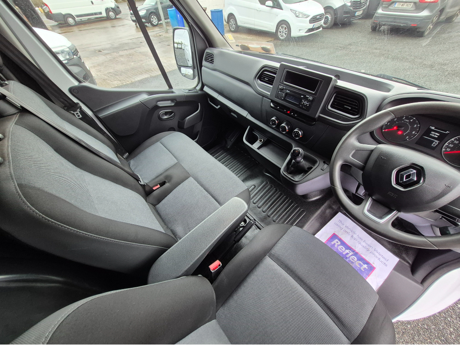 2022 Renault Master - image 9