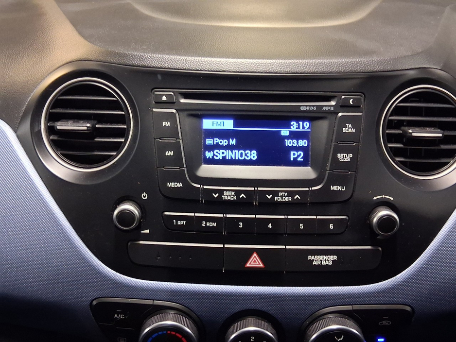 2015 Hyundai i10 - image 9