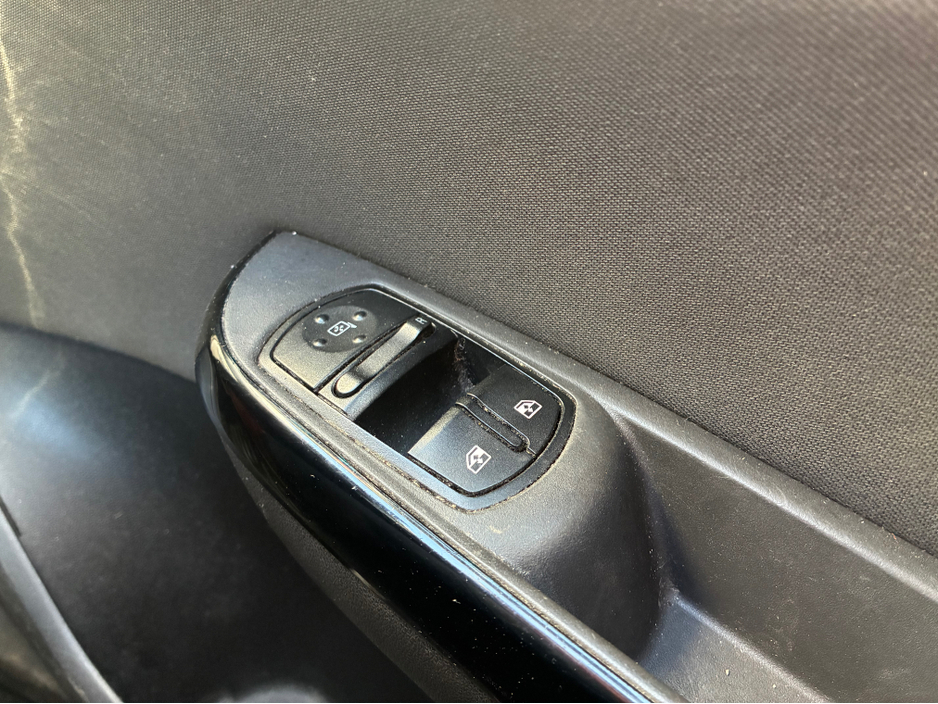 2015 Opel Corsa - image 12