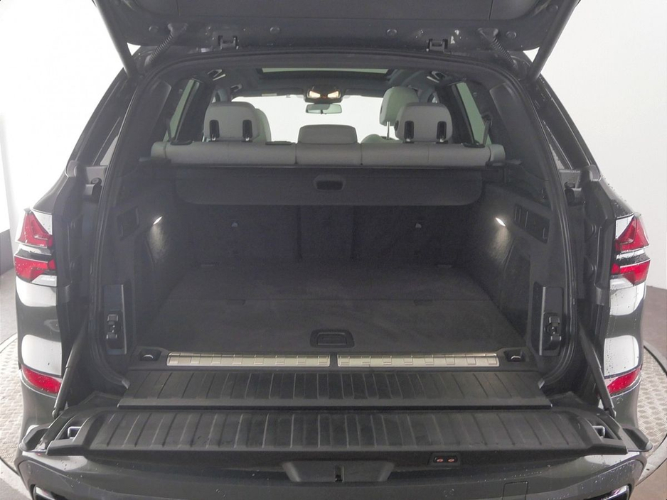 2025 BMW X5 - image 13