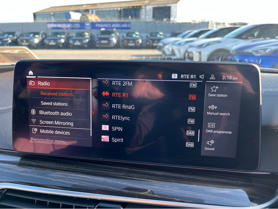 2021 BMW 5 Series - image 19