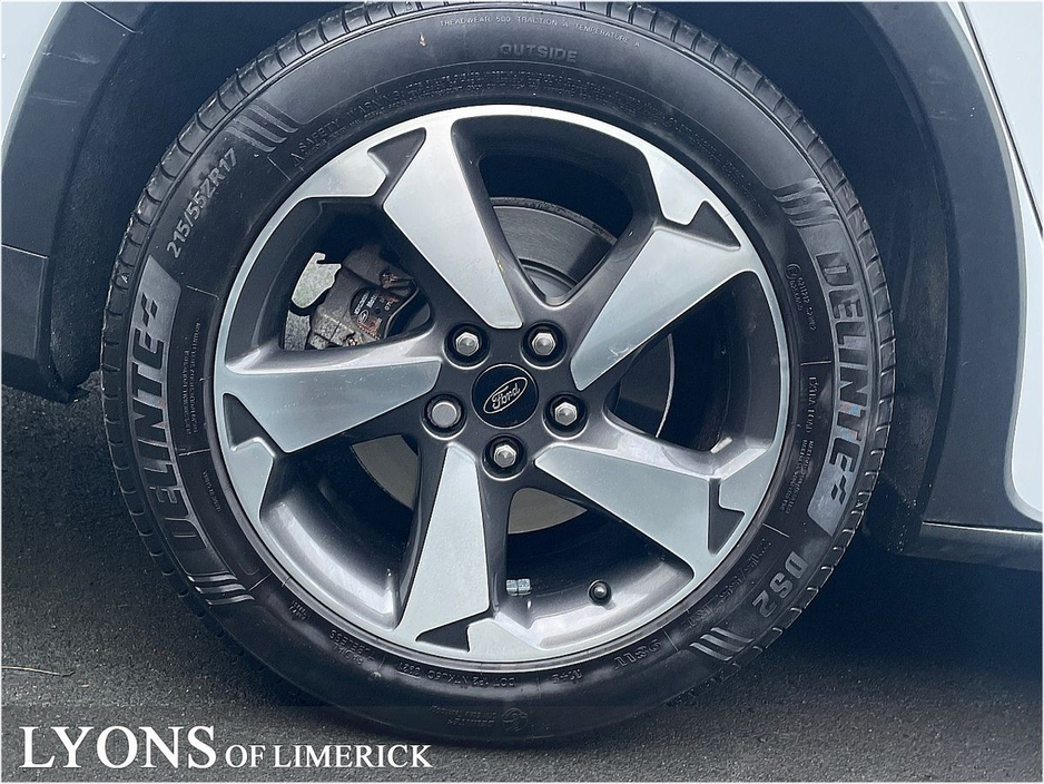 2019 Ford Focus - image 14