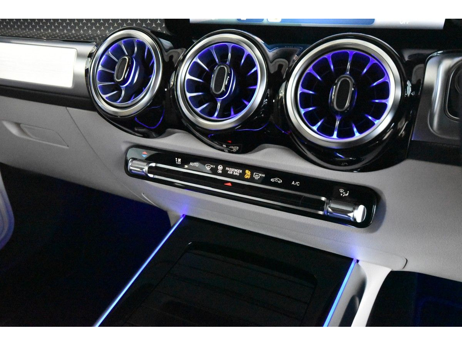 2026 Mercedes-Benz GLB - image 16