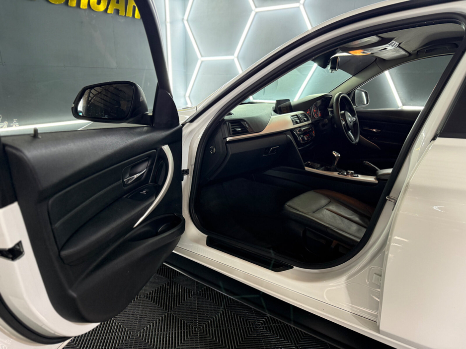 2016 BMW 3 Series - image 19