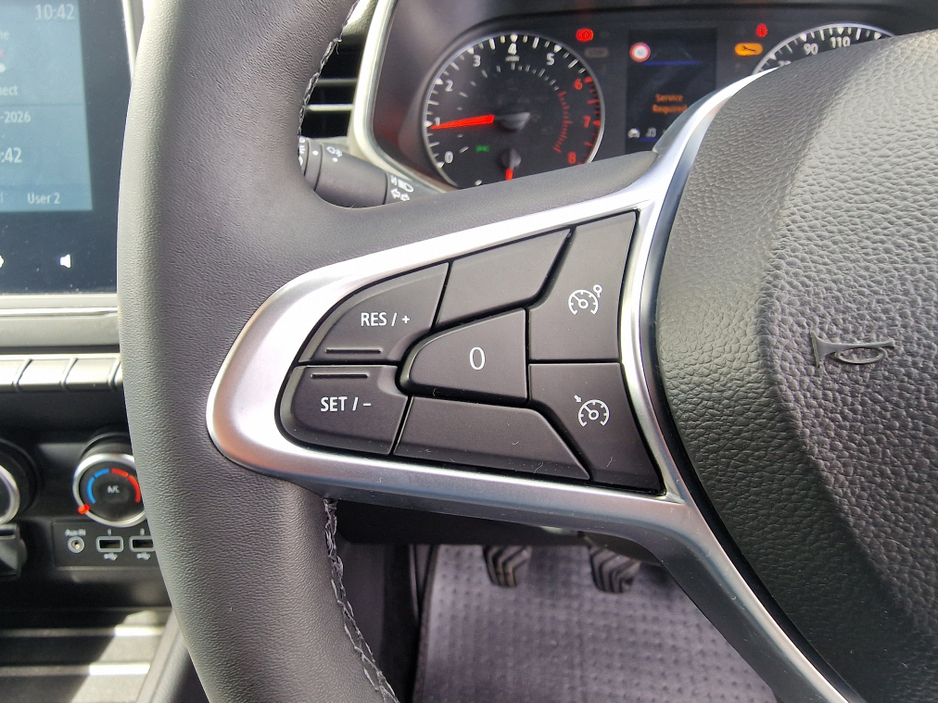 2022 Renault Clio - image 17