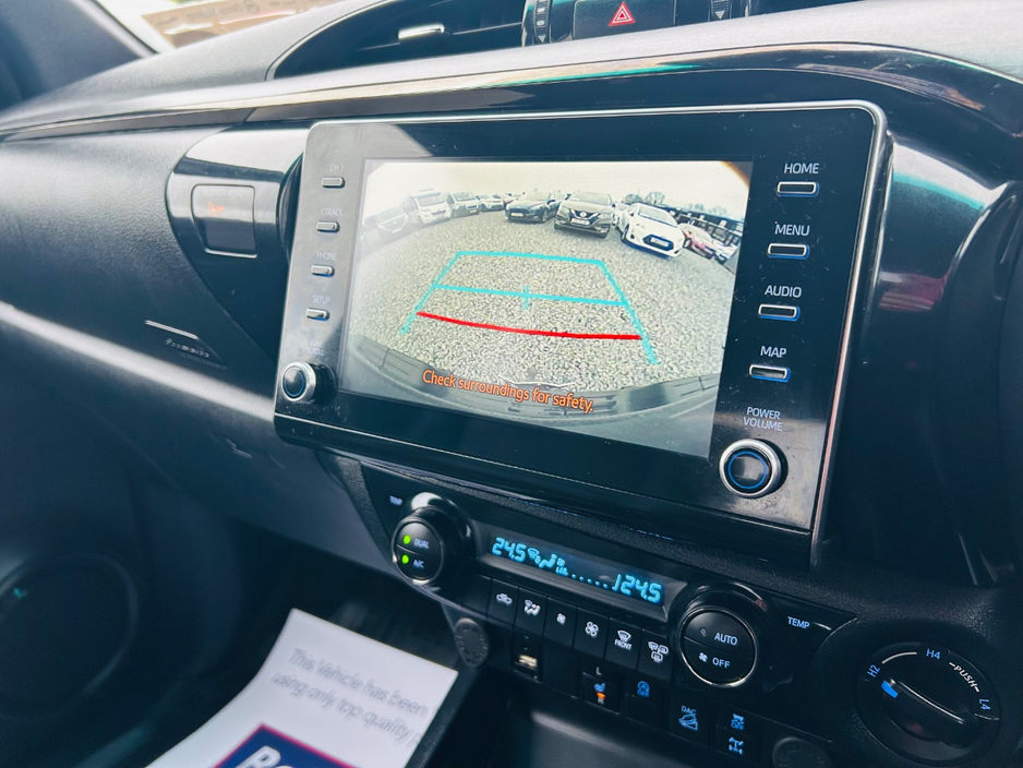 2021 Toyota Hilux - image 11
