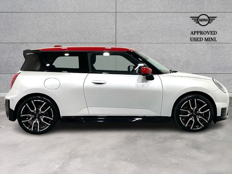 2025 MINI Hatch Cooper E €31,950