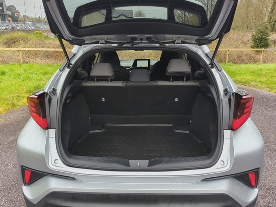 2023 Toyota C-HR - image 10