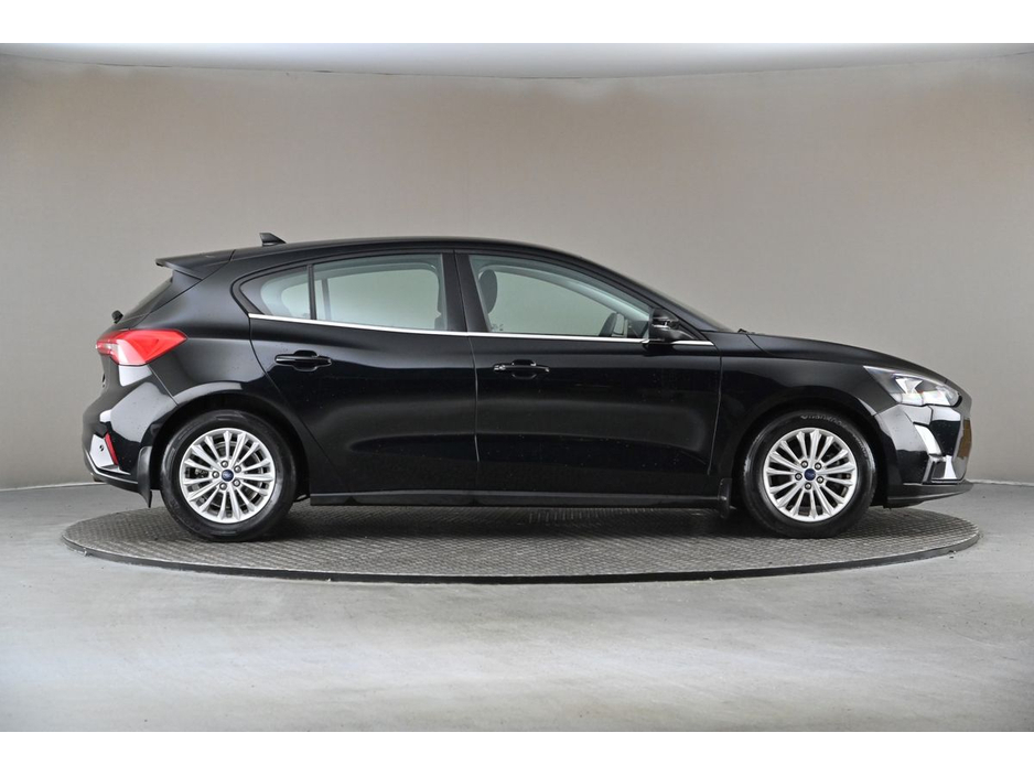 2020 Ford Focus - image 12