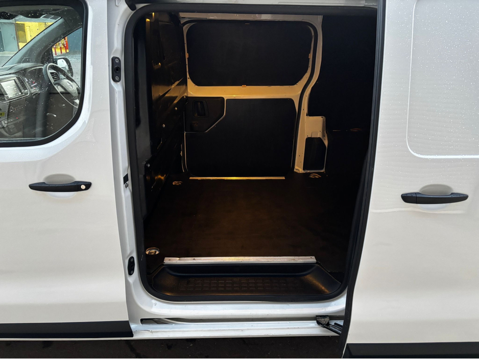 2024 Opel Vivaro - image 16