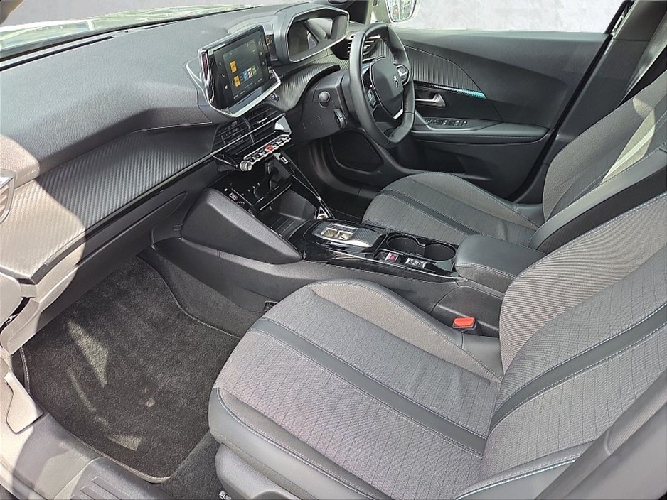 2023 Peugeot 2008 - image 6