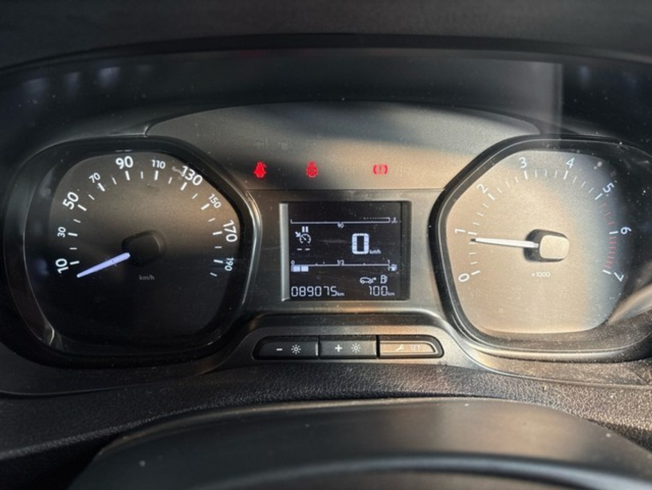 2021 Toyota Proace - image 12