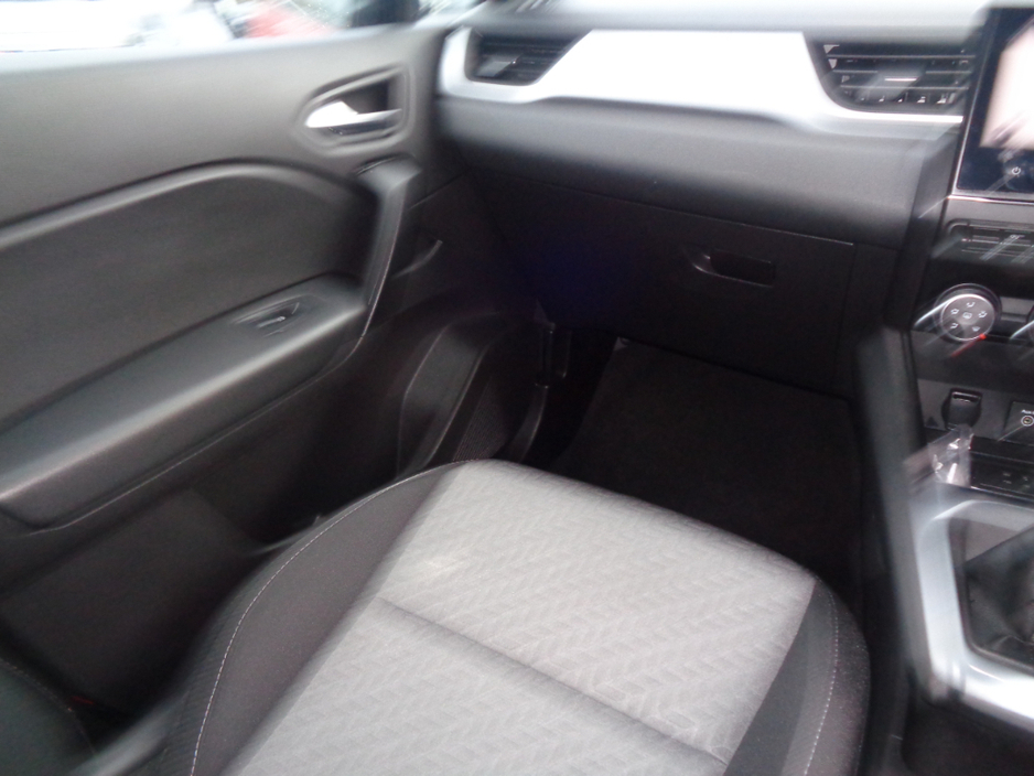 2022 Renault Captur - image 12