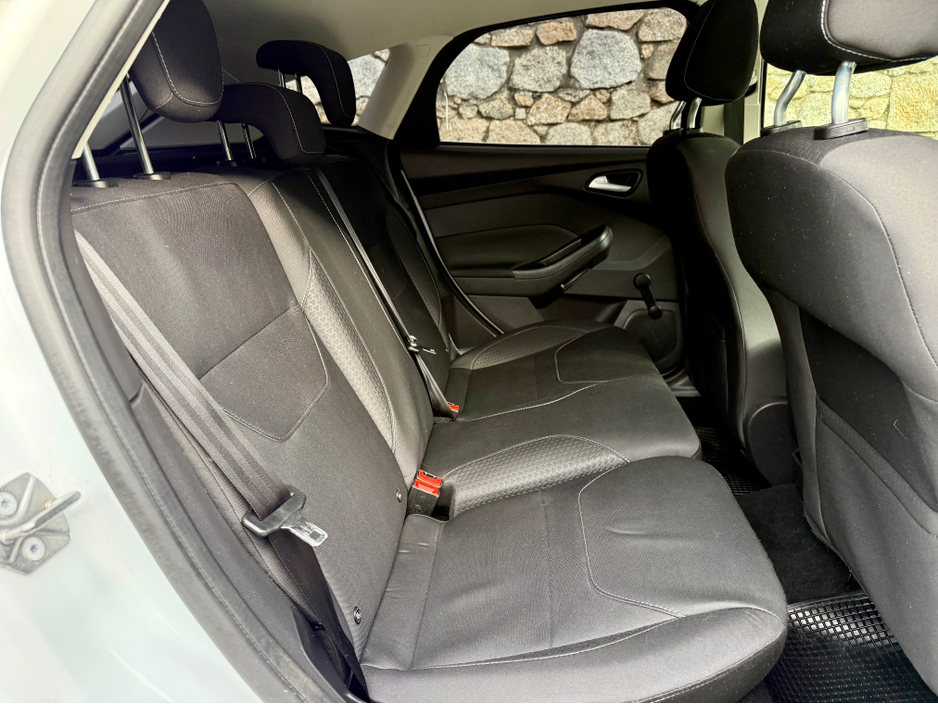 2017 Ford Focus - image 20