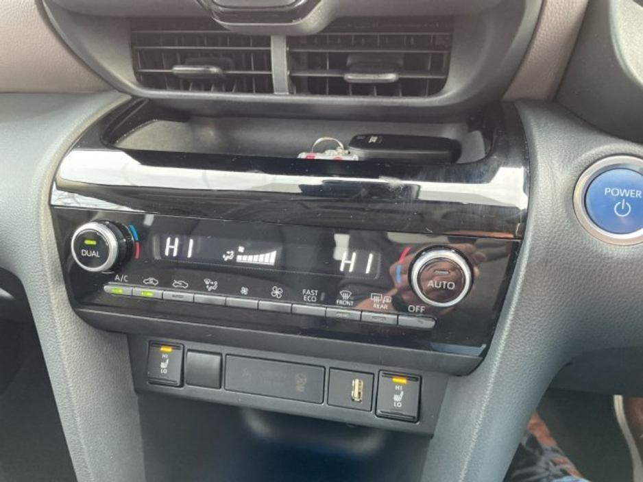 2022 Toyota Yaris Cross - SOL - BiTone - 1.5 Hybrid - Automatic - 1 Previous Owner - EUR 190 Tax // Remote Central Locking // Front Electric Windows // Rear Electric Windows // Electric Mirrors // Heated Mirrors €27,895