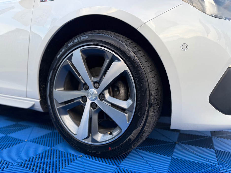 2019 Peugeot 308 - image 10