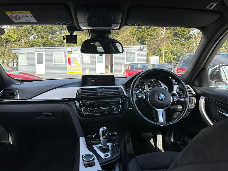 2017 BMW 3 Series - image 14