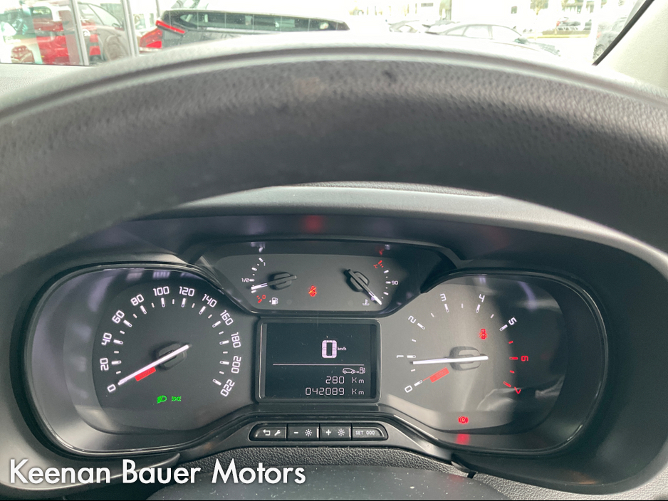 2023 Citroen Berlingo - image 8