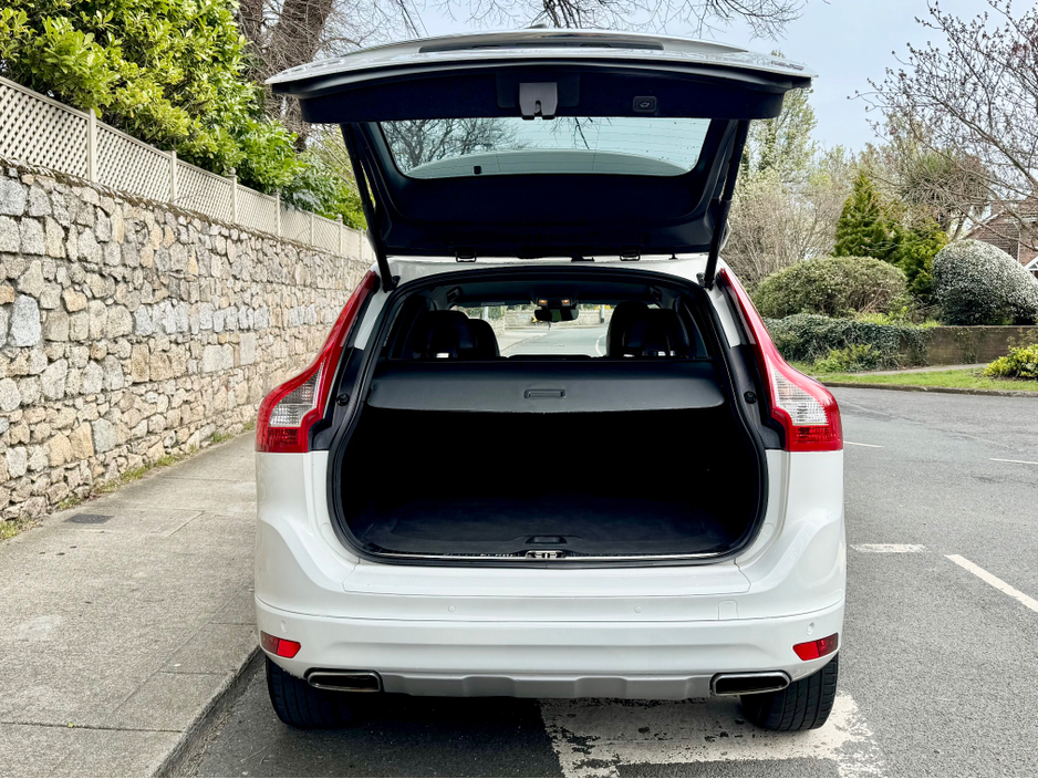 2017 Volvo XC60 - image 7