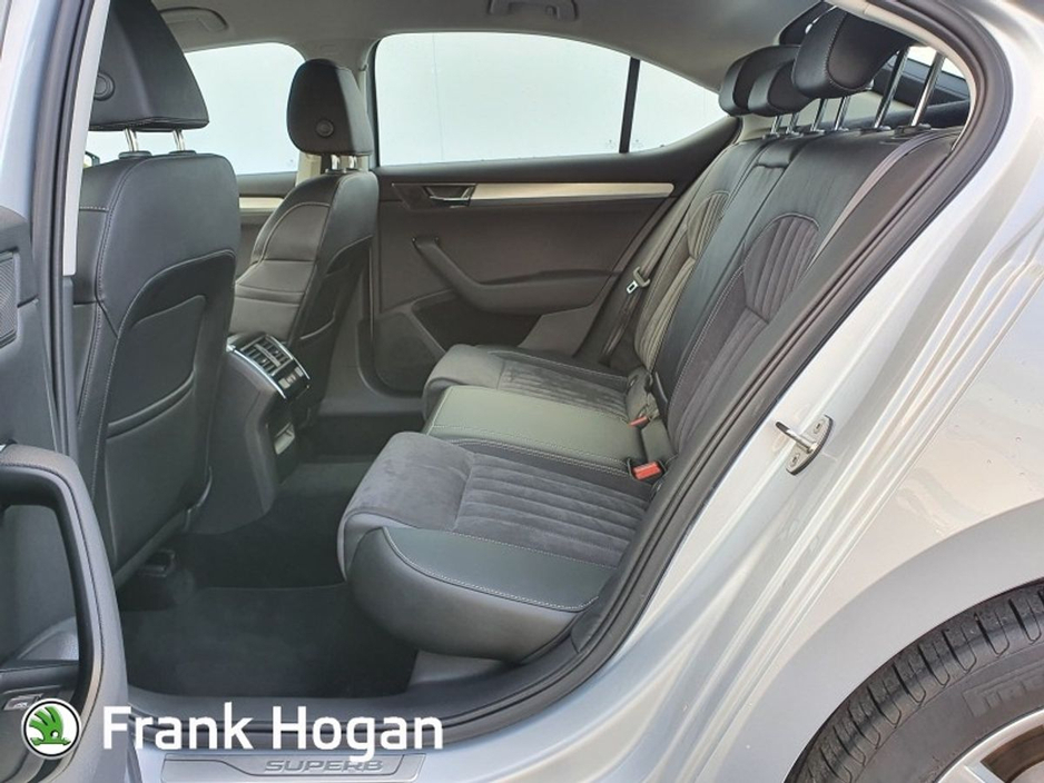 2020 Skoda Superb - image 9