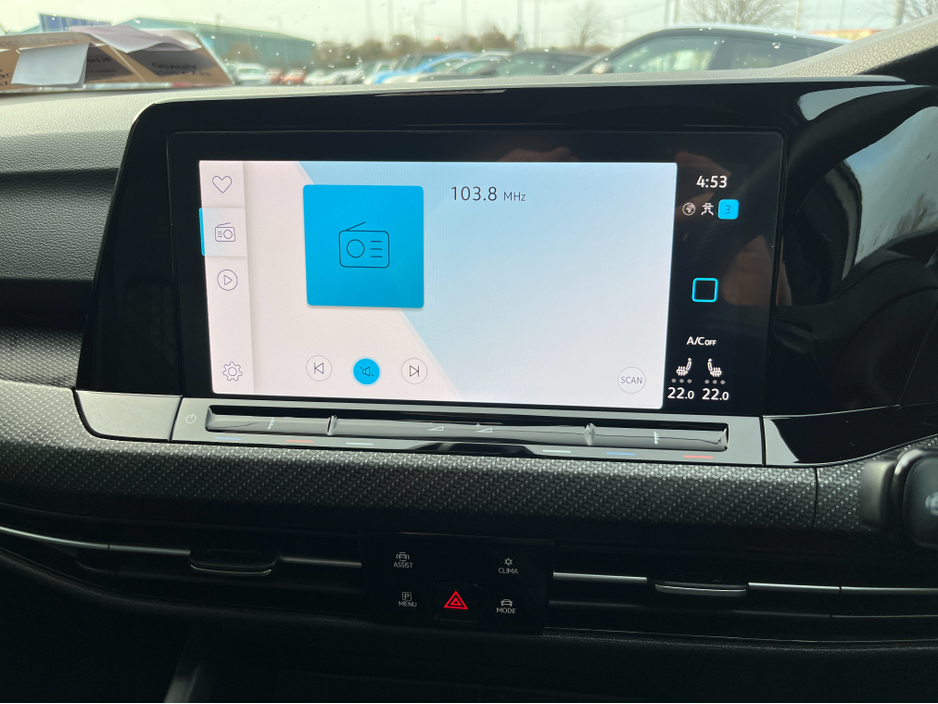 2022 Volkswagen Golf R-LINE AUTOMATIC 2.0 DIESEL //HIGH SPEC//LOW MILES//HEAD UP DISPLAY//HEATED SEATS AND STEERING WHEEL//KEYLESS ENTRY//ADAPTIVE CRUISE CONTROL// €32,950