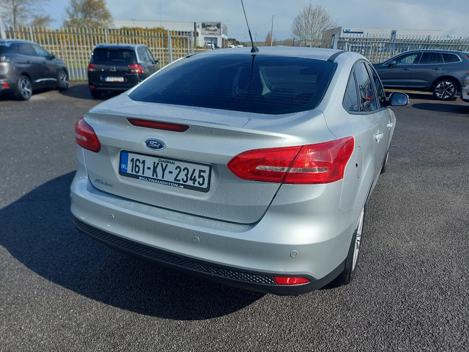 2016 Ford Focus - image 8