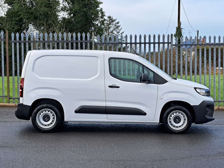 2026 Opel Combo - image 3