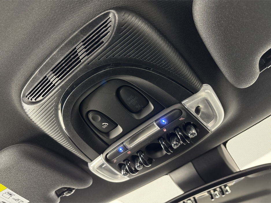 2022 MINI Hatch - image 25