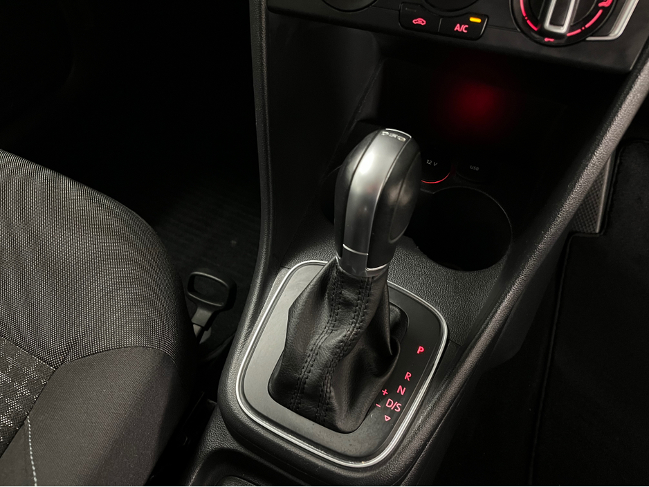 2014 Volkswagen Polo - image 38